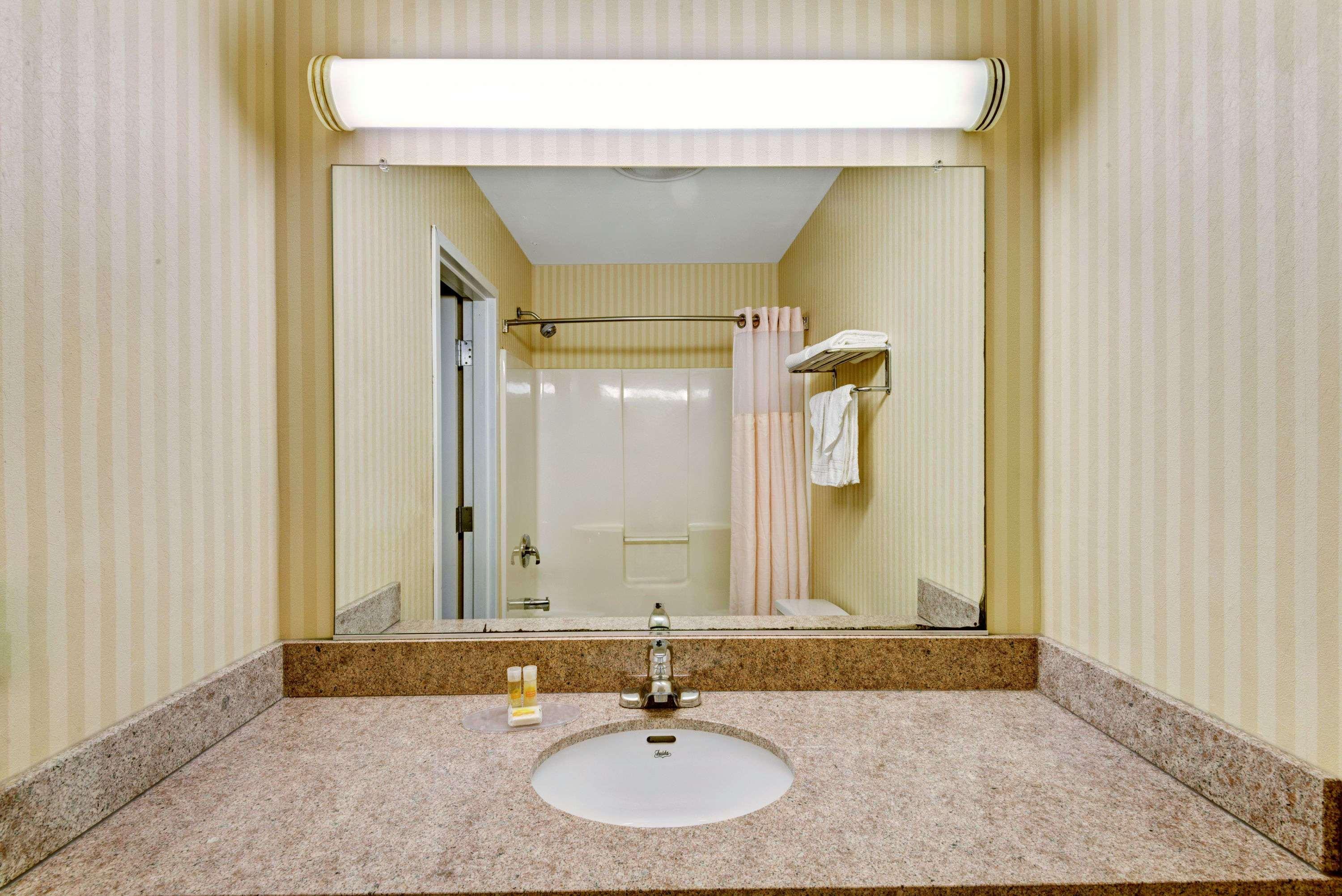 Econo Lodge Bethel - Danbury Εξωτερικό φωτογραφία